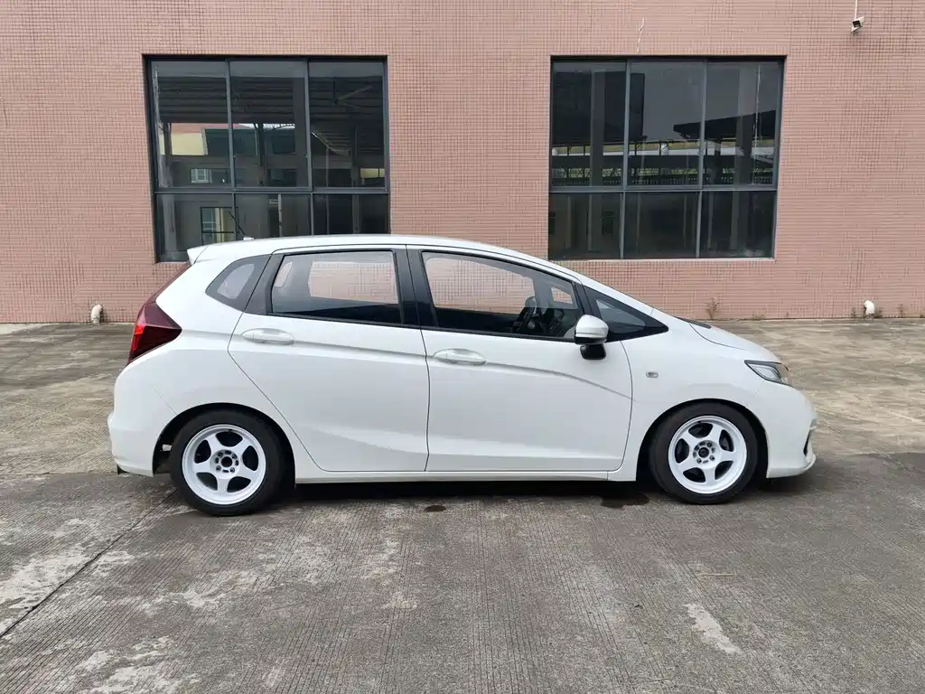Honda Fit — фото 4