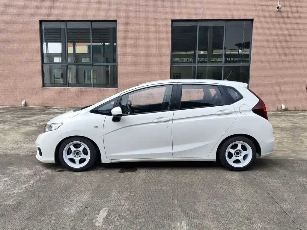 Honda Fit — фото 5