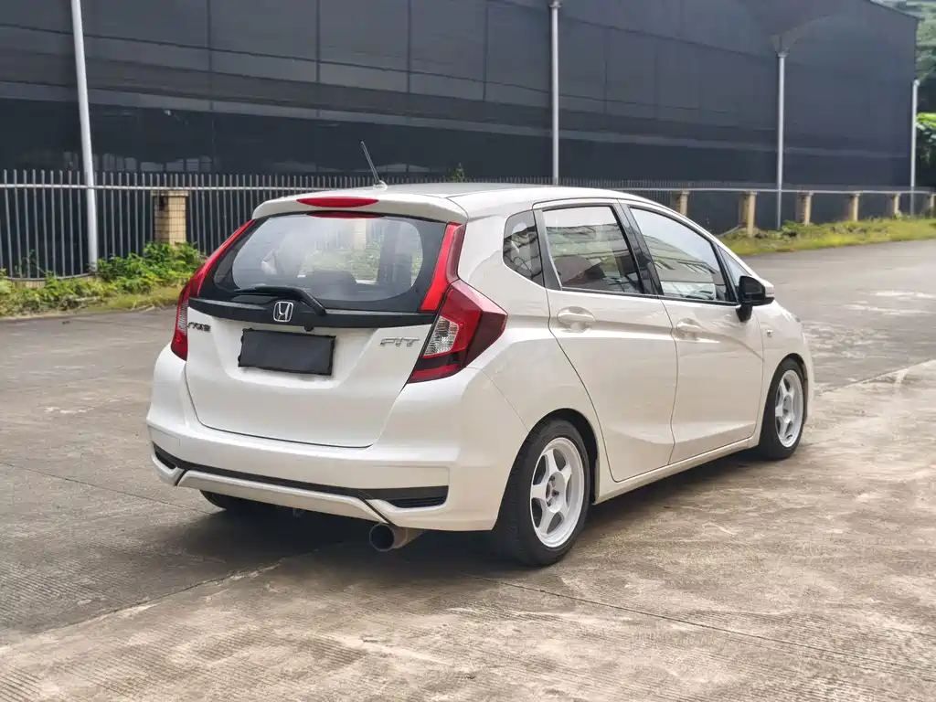 Honda Fit — фото 8