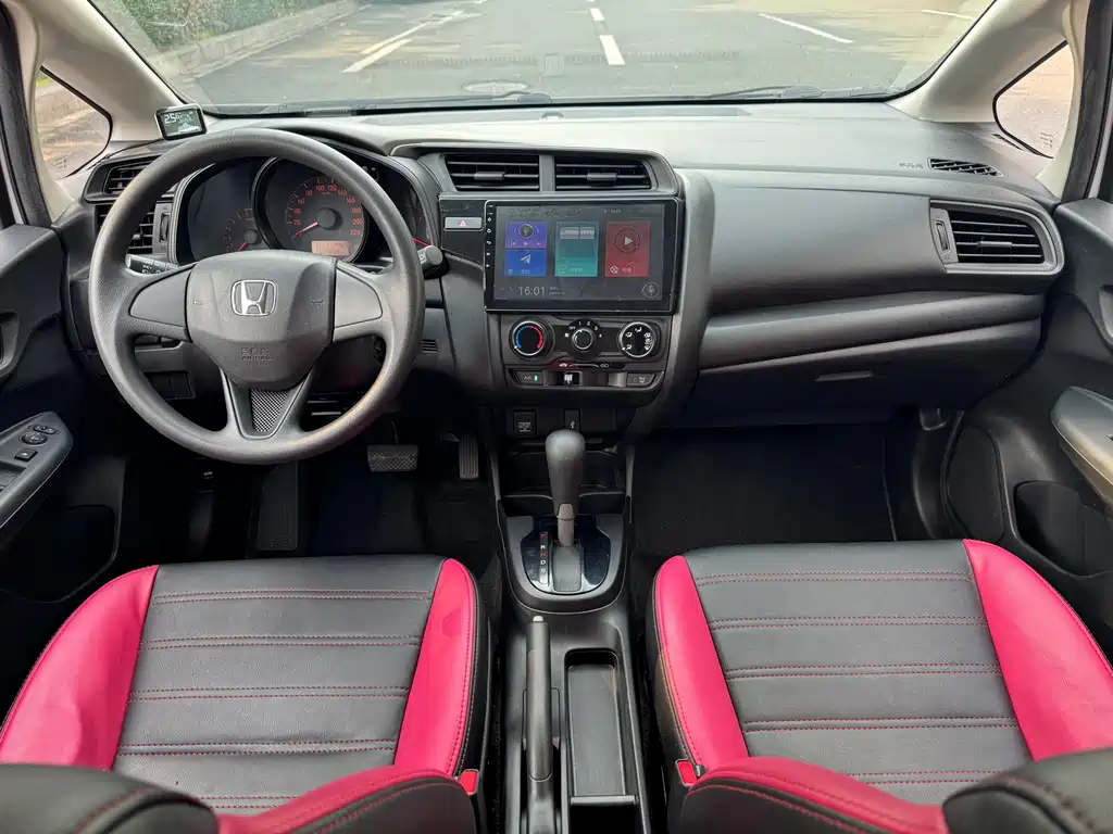 Honda Fit — фото 5