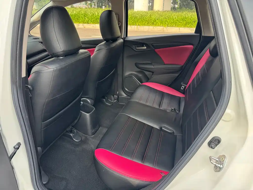 Honda Fit — фото 10
