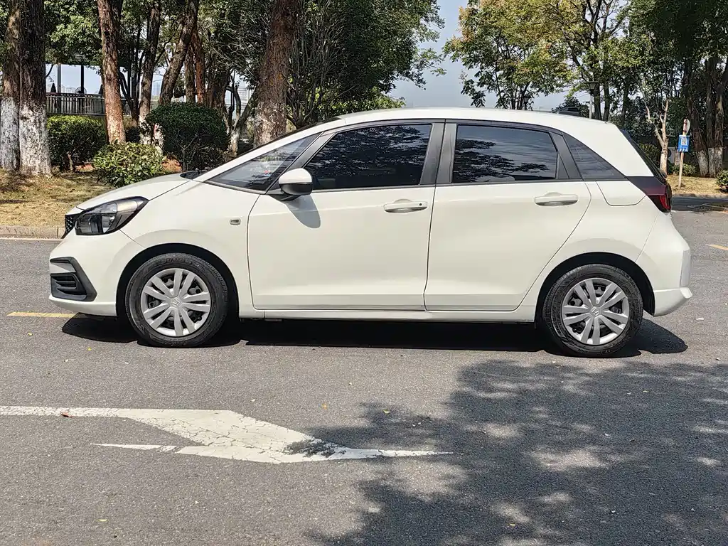 Honda Fit — фото 10