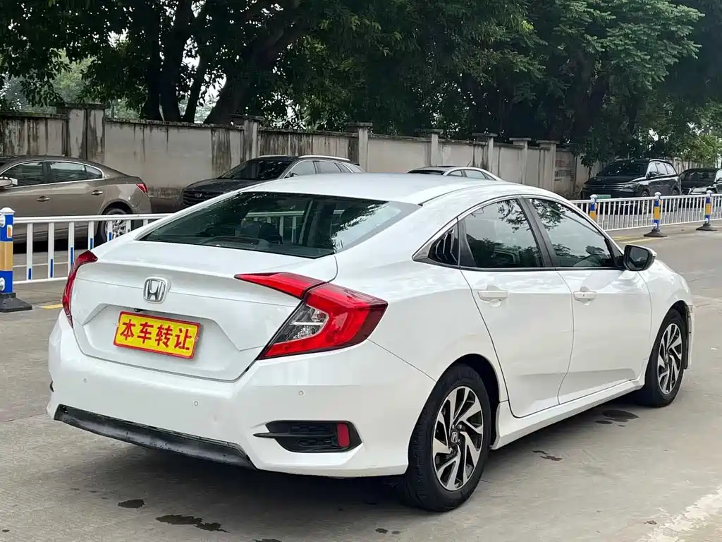 Honda Civic — фото 7