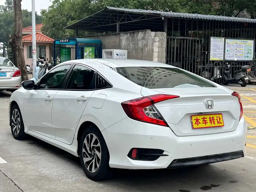 Honda Civic — фото 9