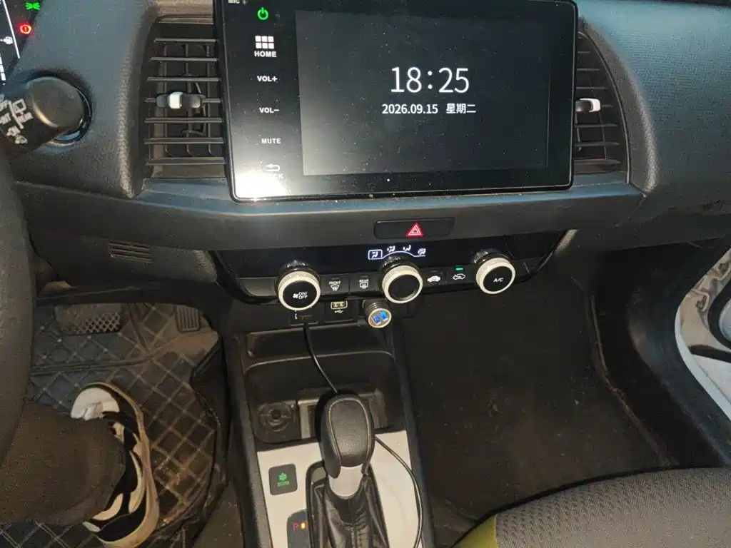 Honda Fit — фото 10