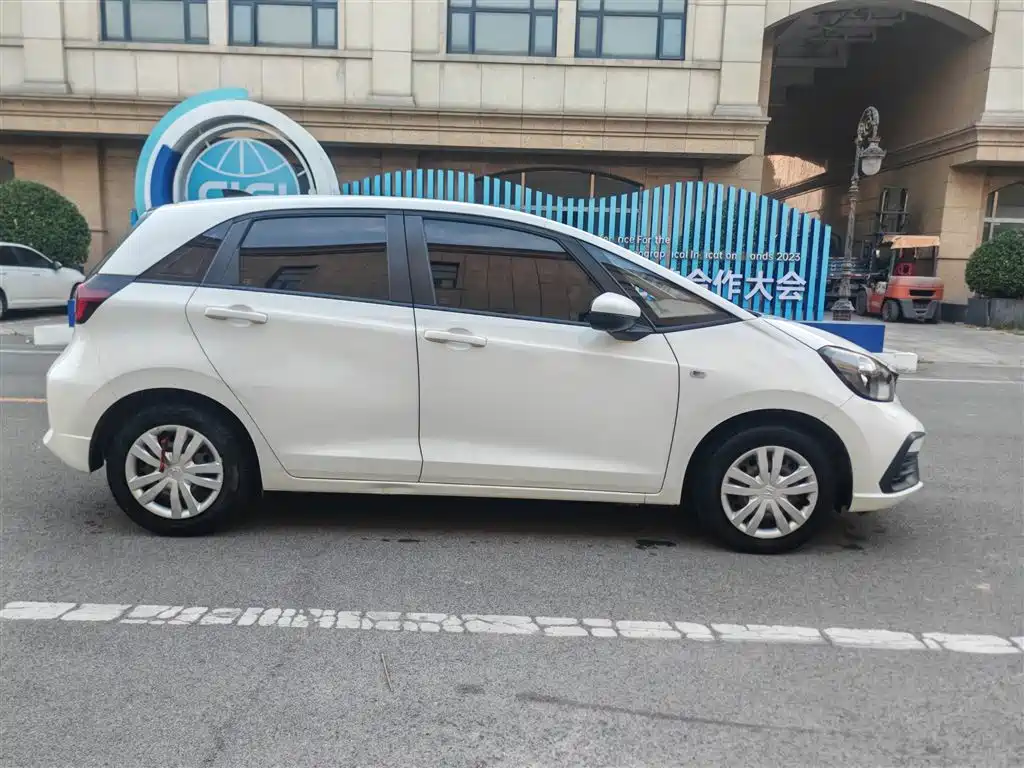 Honda Fit — фото 8
