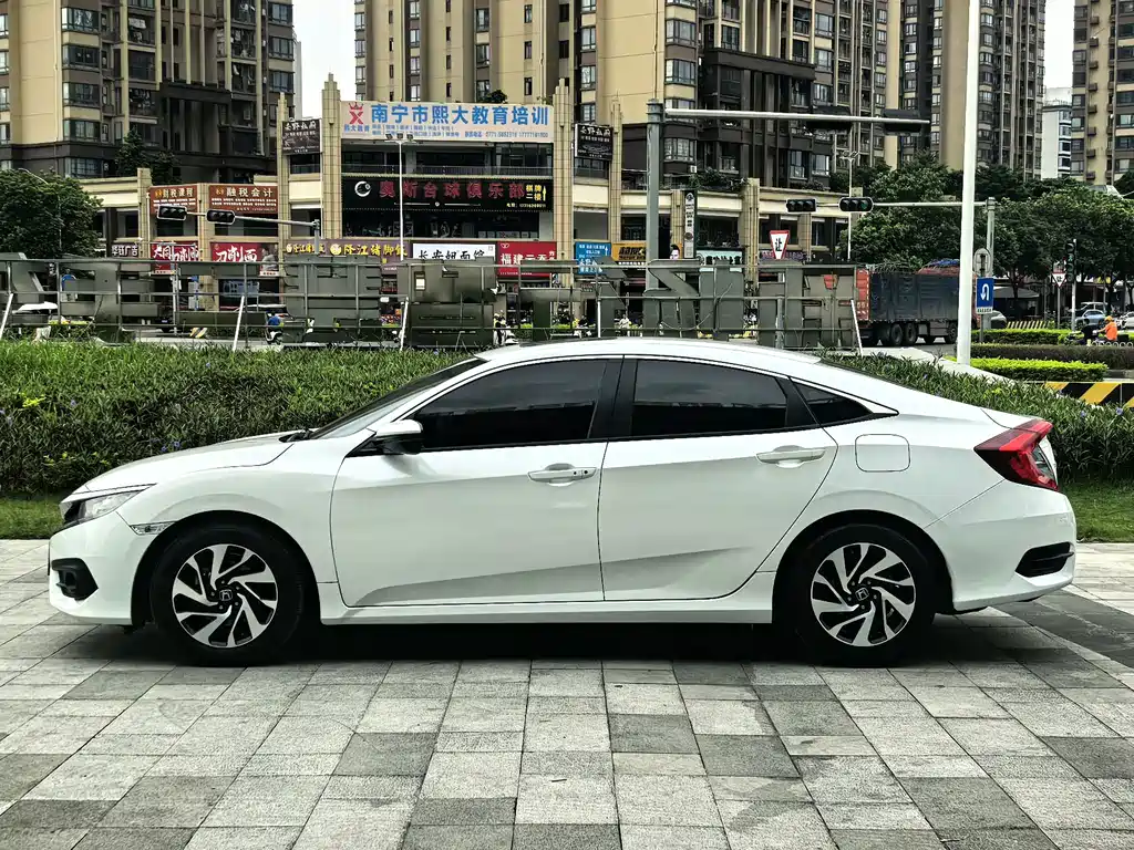 Honda Civic — фото 3