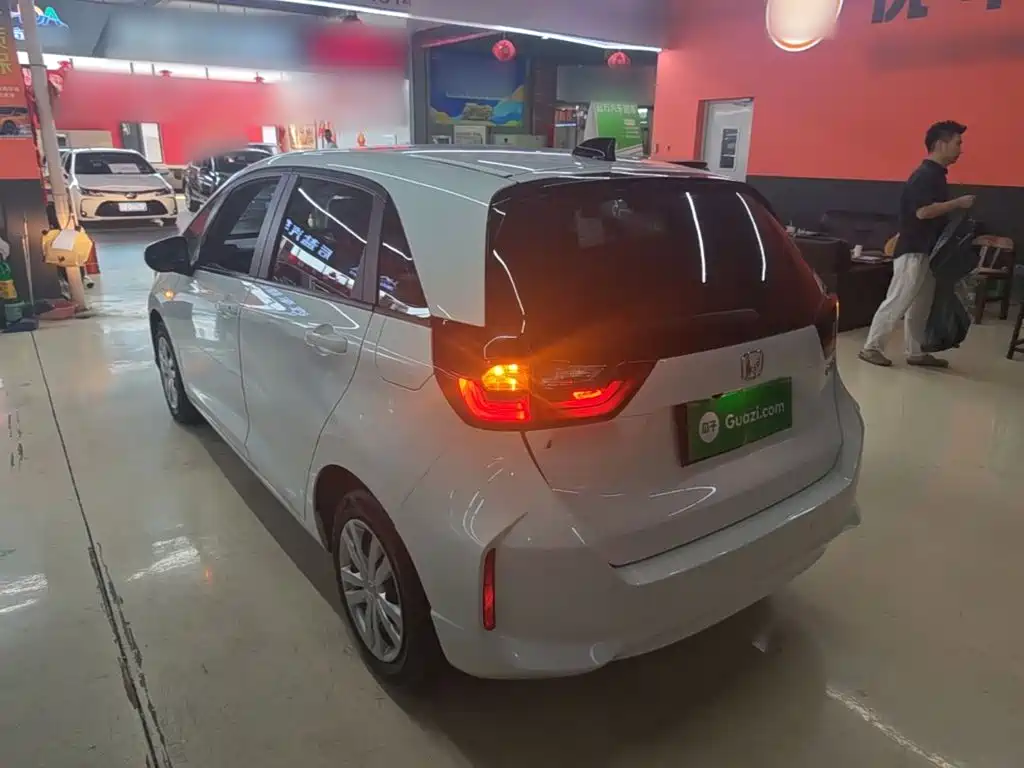 Honda Fit — фото 5