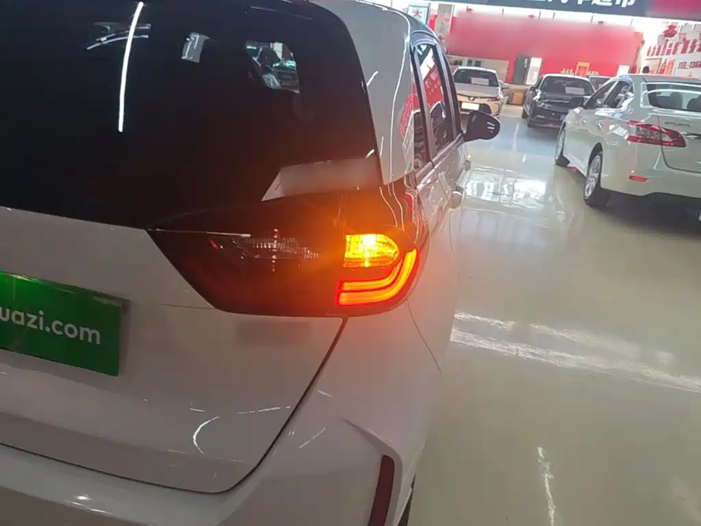 Honda Fit — фото 8