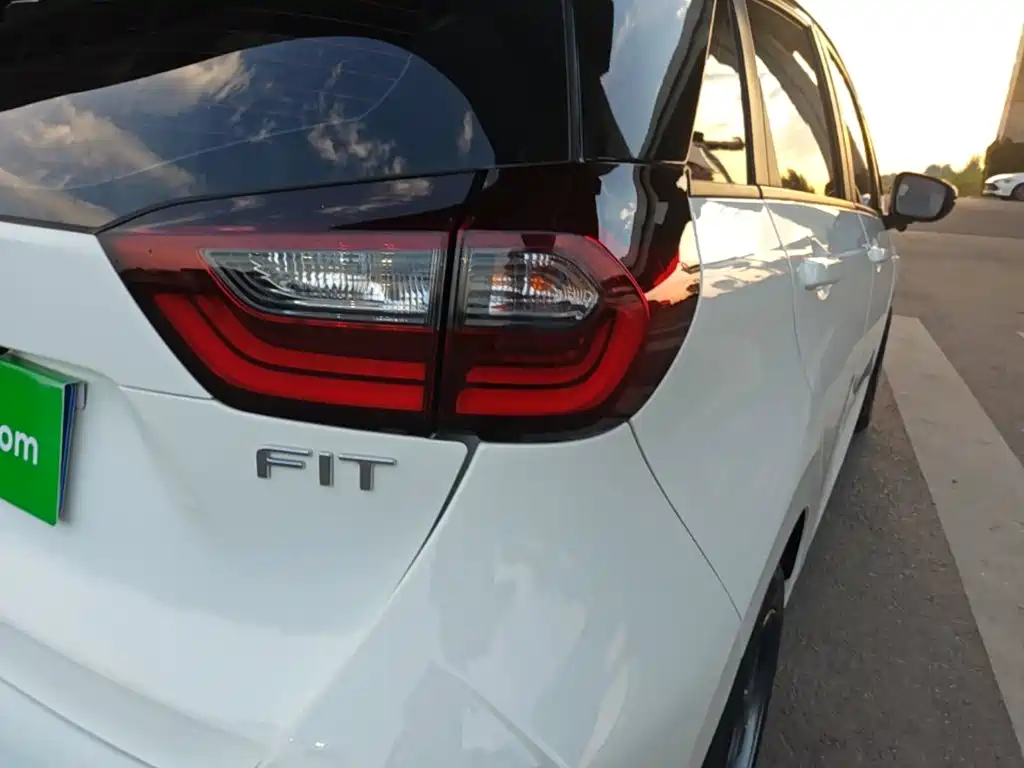 Honda Fit — фото 8