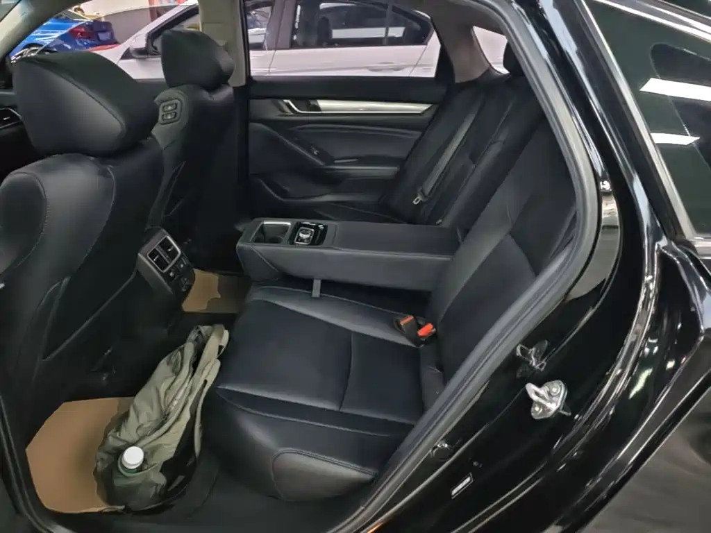Honda Accord — фото 17