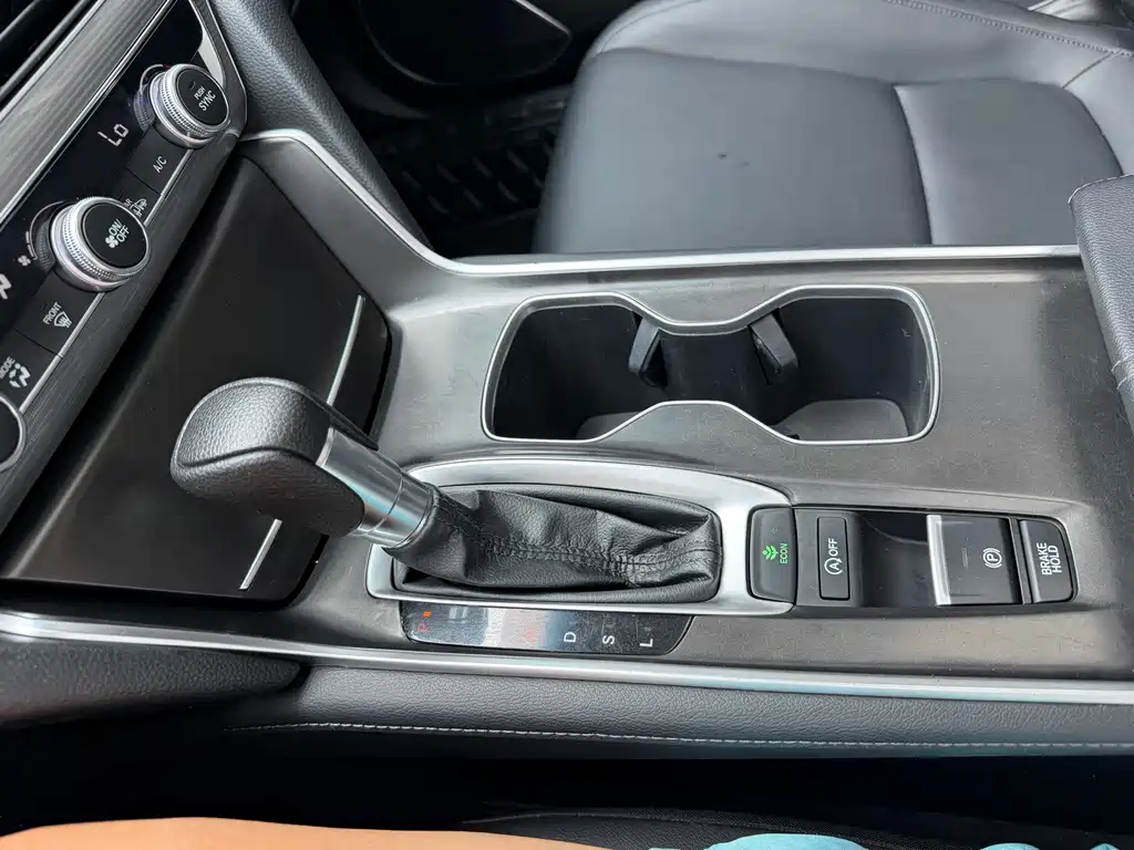 Honda Accord — фото 17