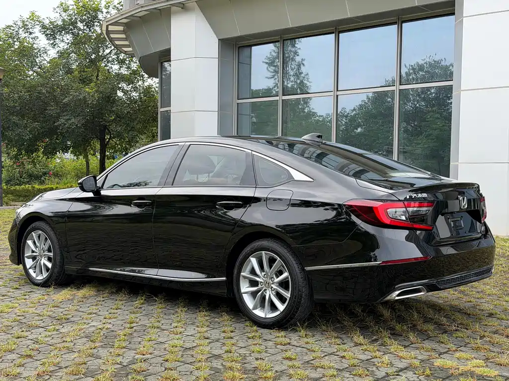 Honda Accord — фото 6