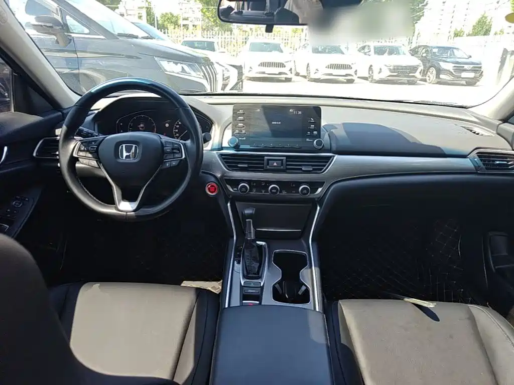 Honda Accord — фото 10