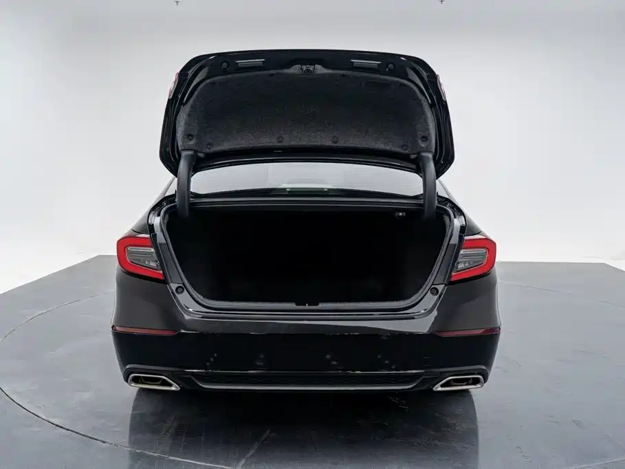 Honda Accord — фото 9