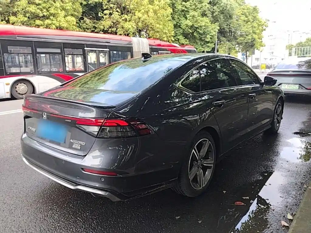 Honda Accord — фото 7