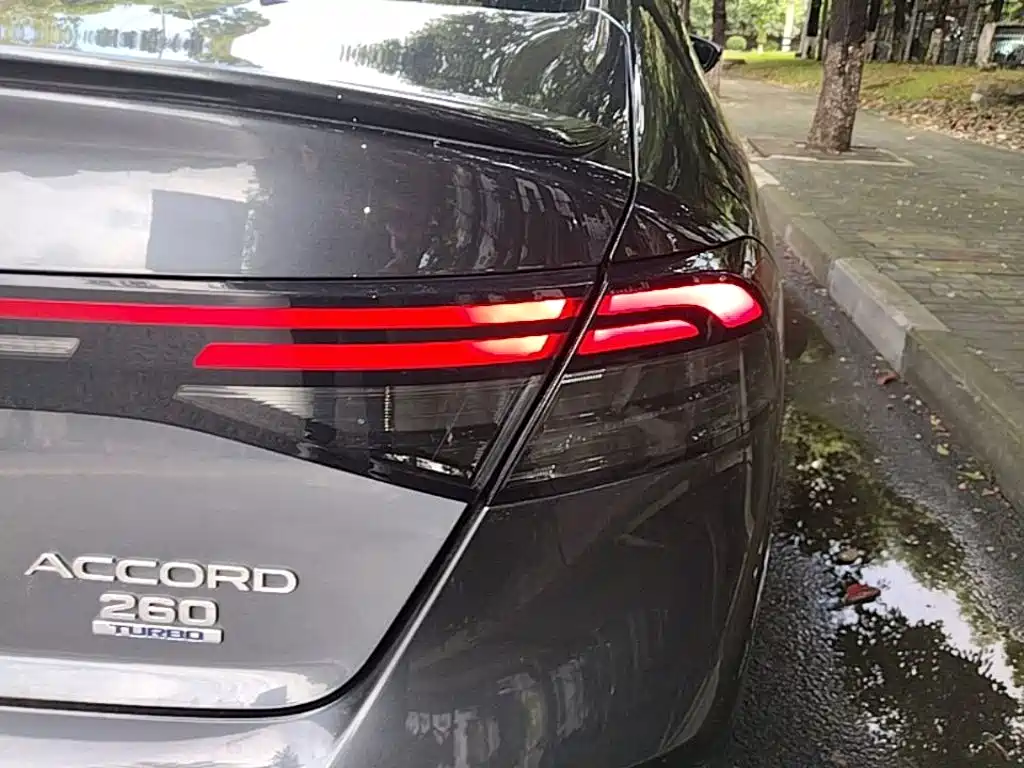 Honda Accord — фото 8