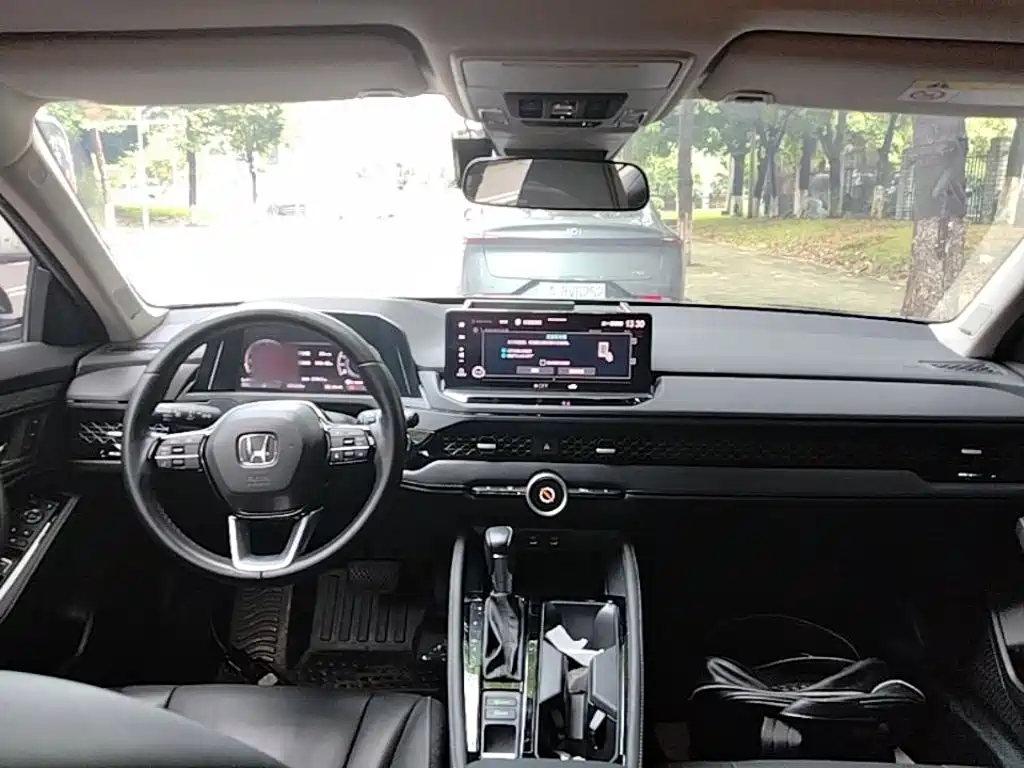 Honda Accord — фото 10