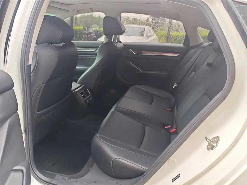 Honda Accord — фото 5