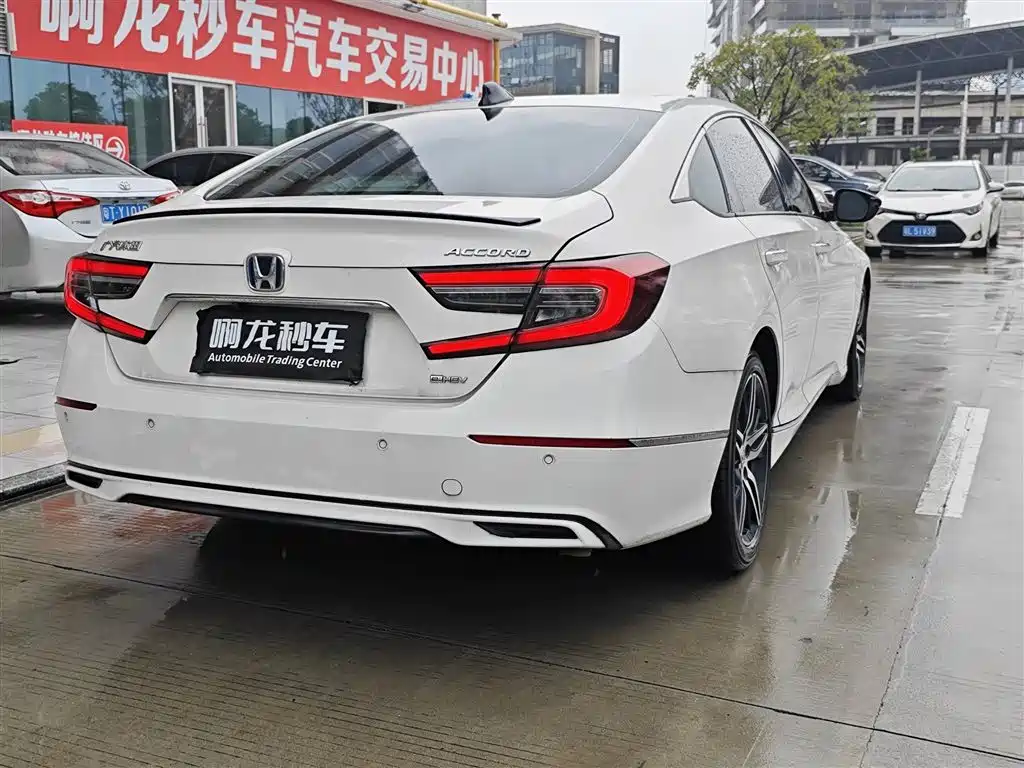 Honda Accord — фото 9