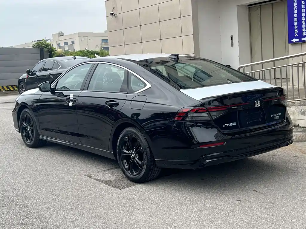 Honda Accord — фото 8
