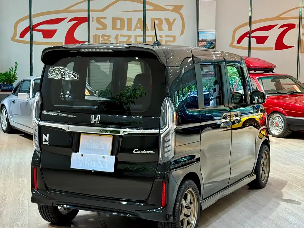 Honda N-BOX — фото 9