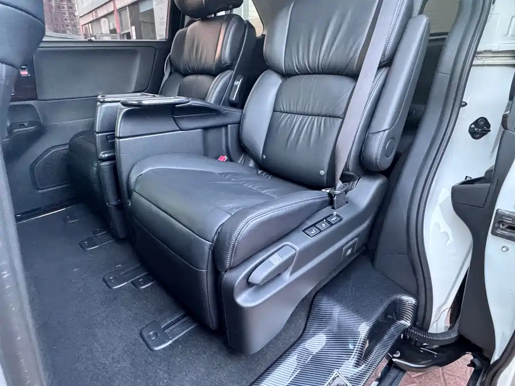 Honda Odyssey — фото 11