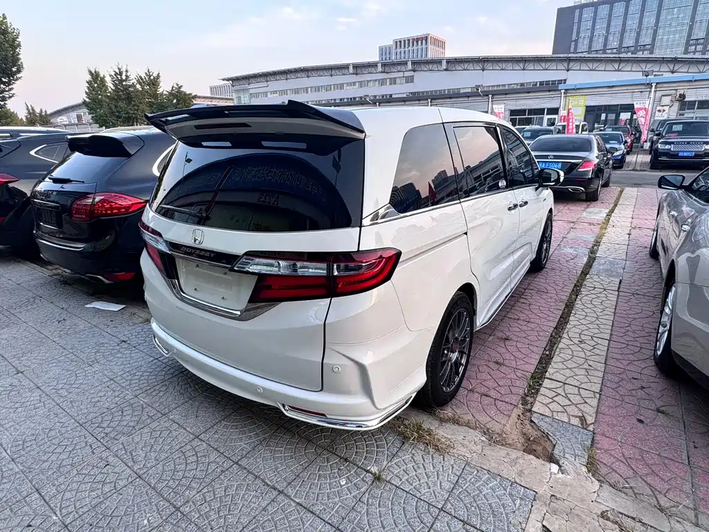 Honda Odyssey — фото 15