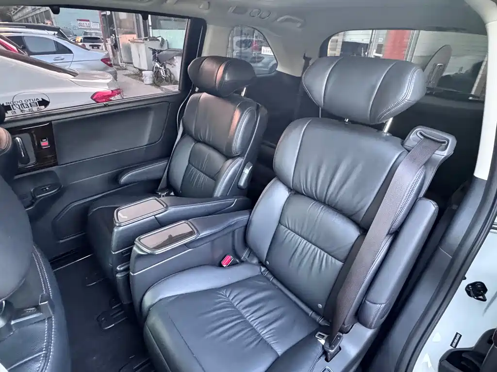 Honda Odyssey — фото 10