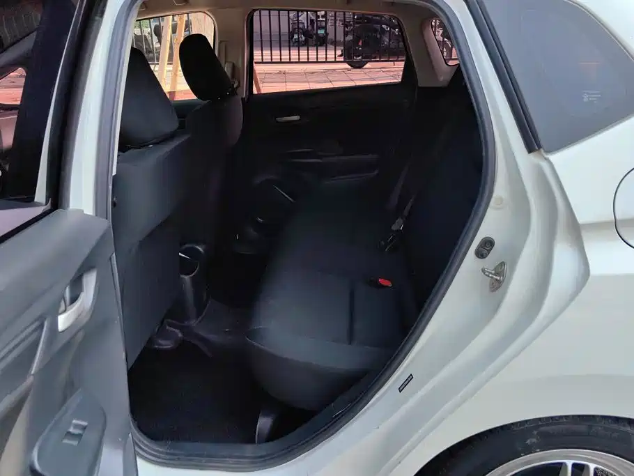 Honda Fit — фото 11
