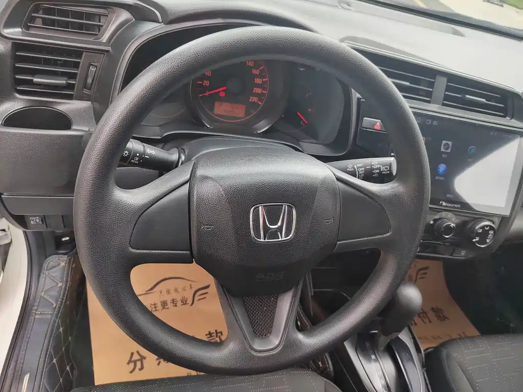Honda Fit — фото 10