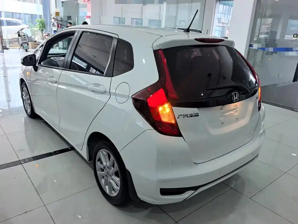 Honda Fit — фото 5