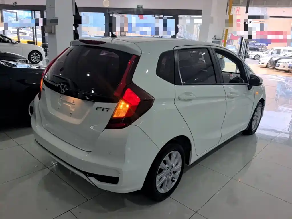 Honda Fit — фото 7
