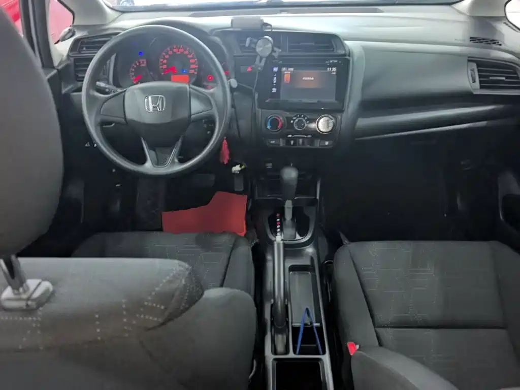 Honda Fit — фото 10