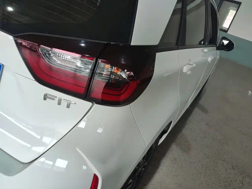 Honda Fit — фото 8