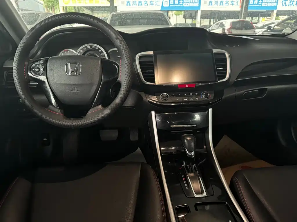 Honda Accord — фото 6