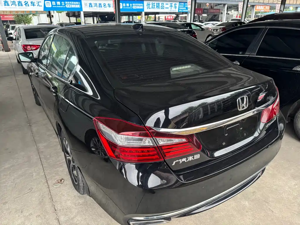 Honda Accord — фото 9