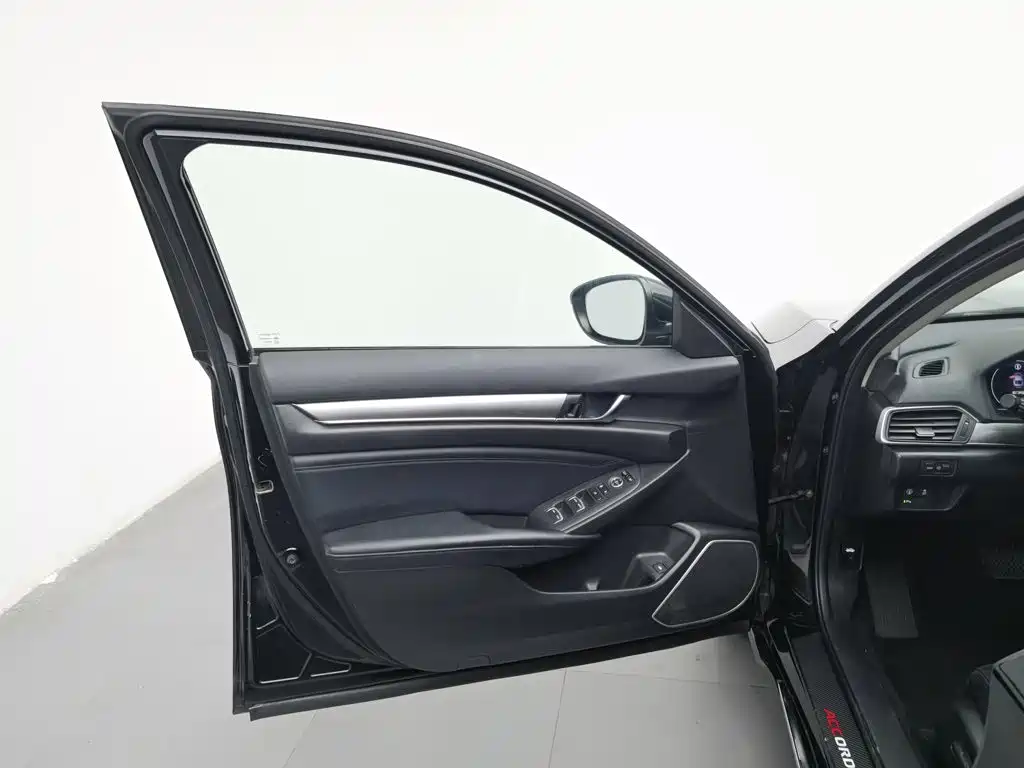 Honda Accord — фото 8