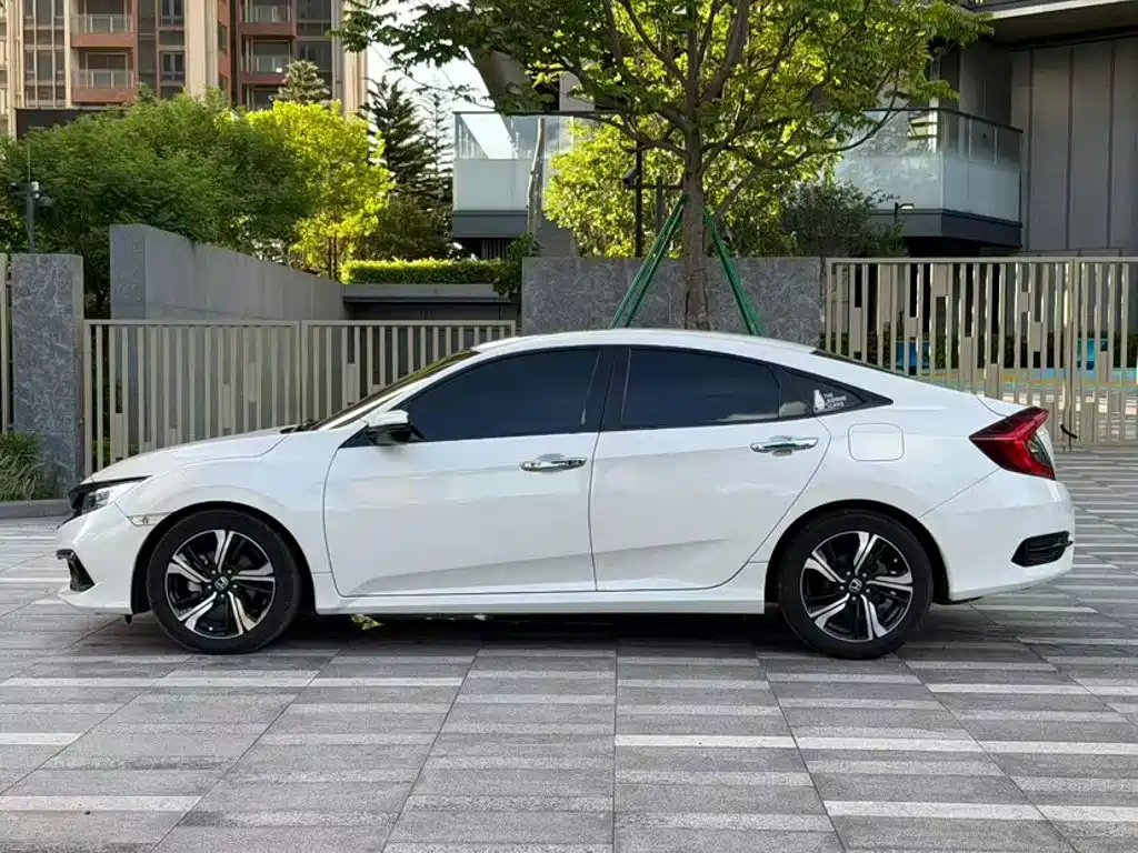 Honda Civic — фото 10