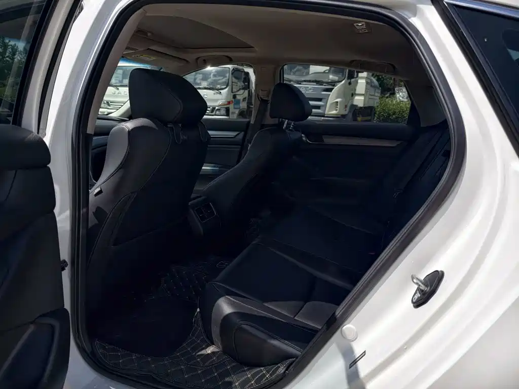 Honda Accord — фото 11