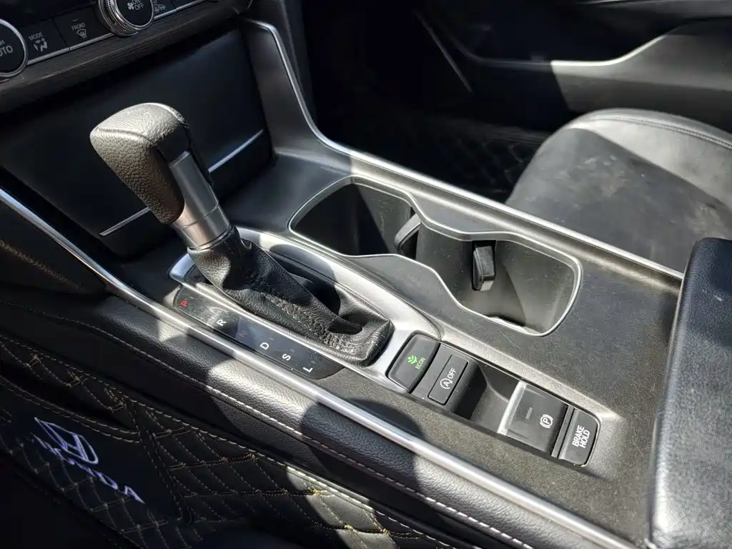 Honda Accord — фото 20