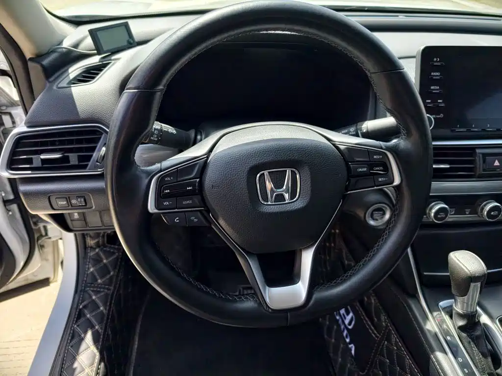 Honda Accord — фото 3