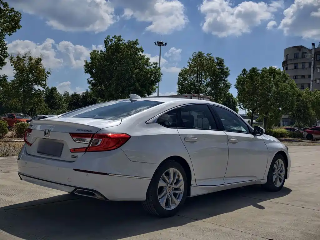 Honda Accord — фото 24