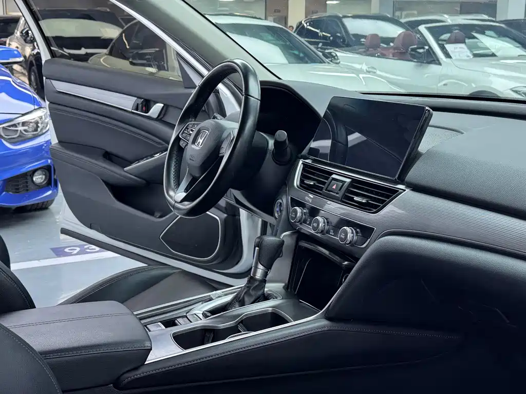 Honda Accord — фото 17