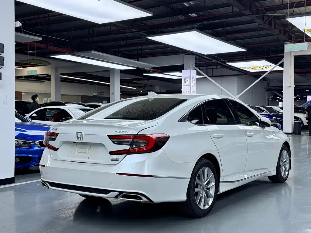 Honda Accord — фото 18