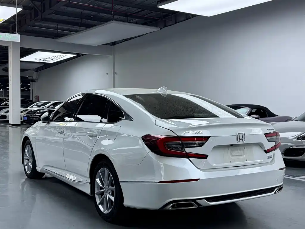 Honda Accord — фото 20