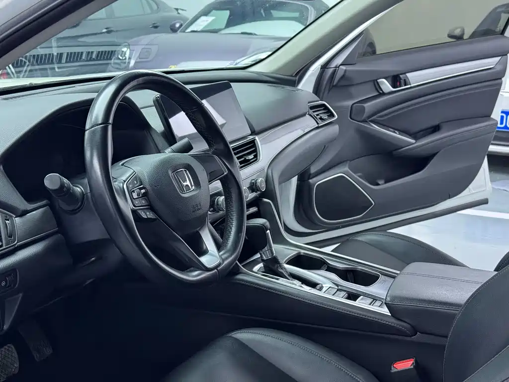 Honda Accord — фото 6
