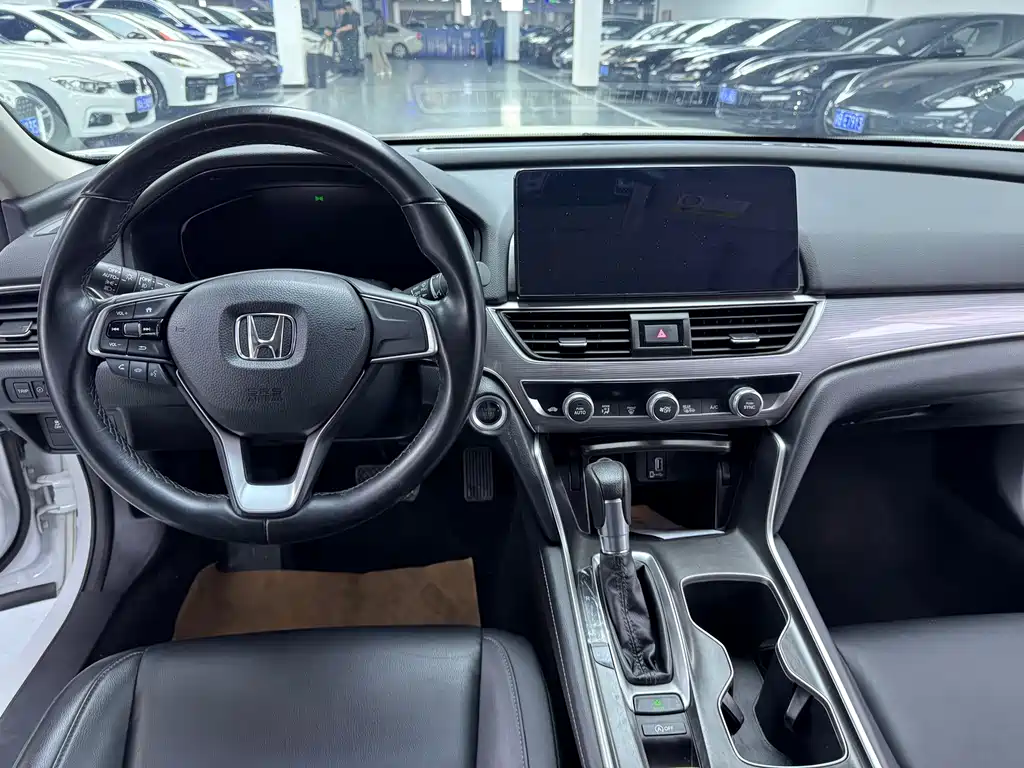 Honda Accord — фото 10