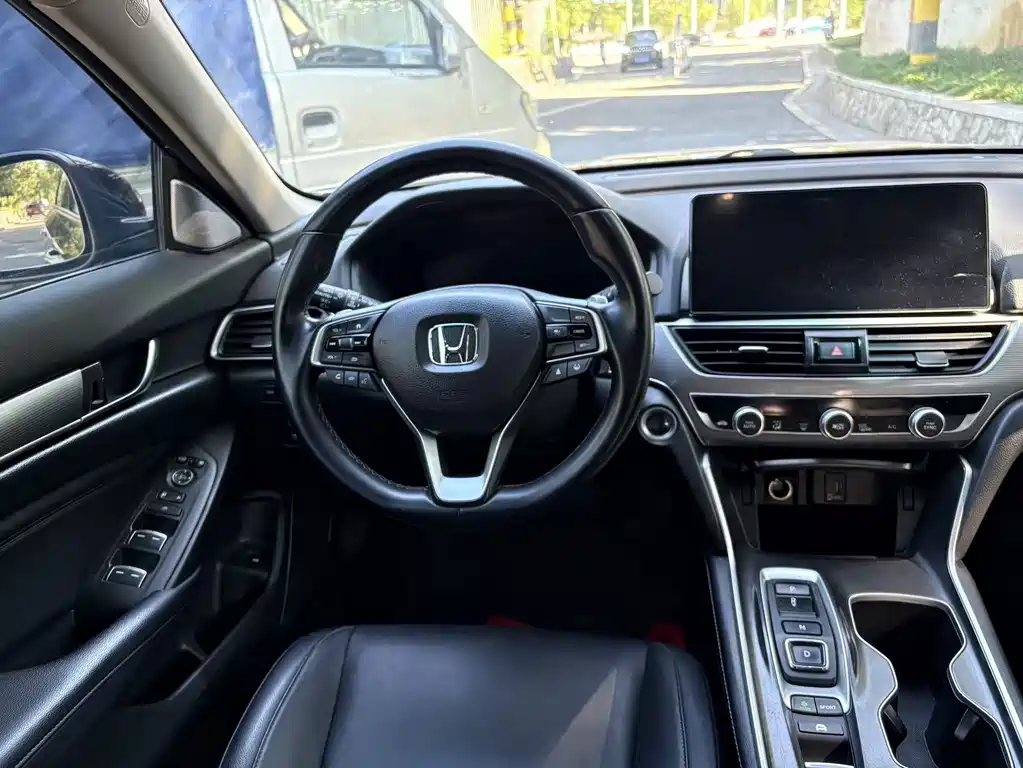 Honda Accord — фото 11