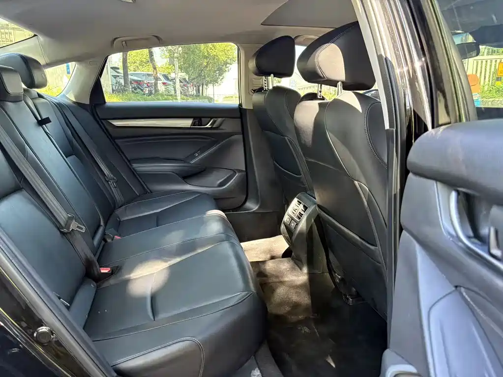 Honda Accord — фото 14